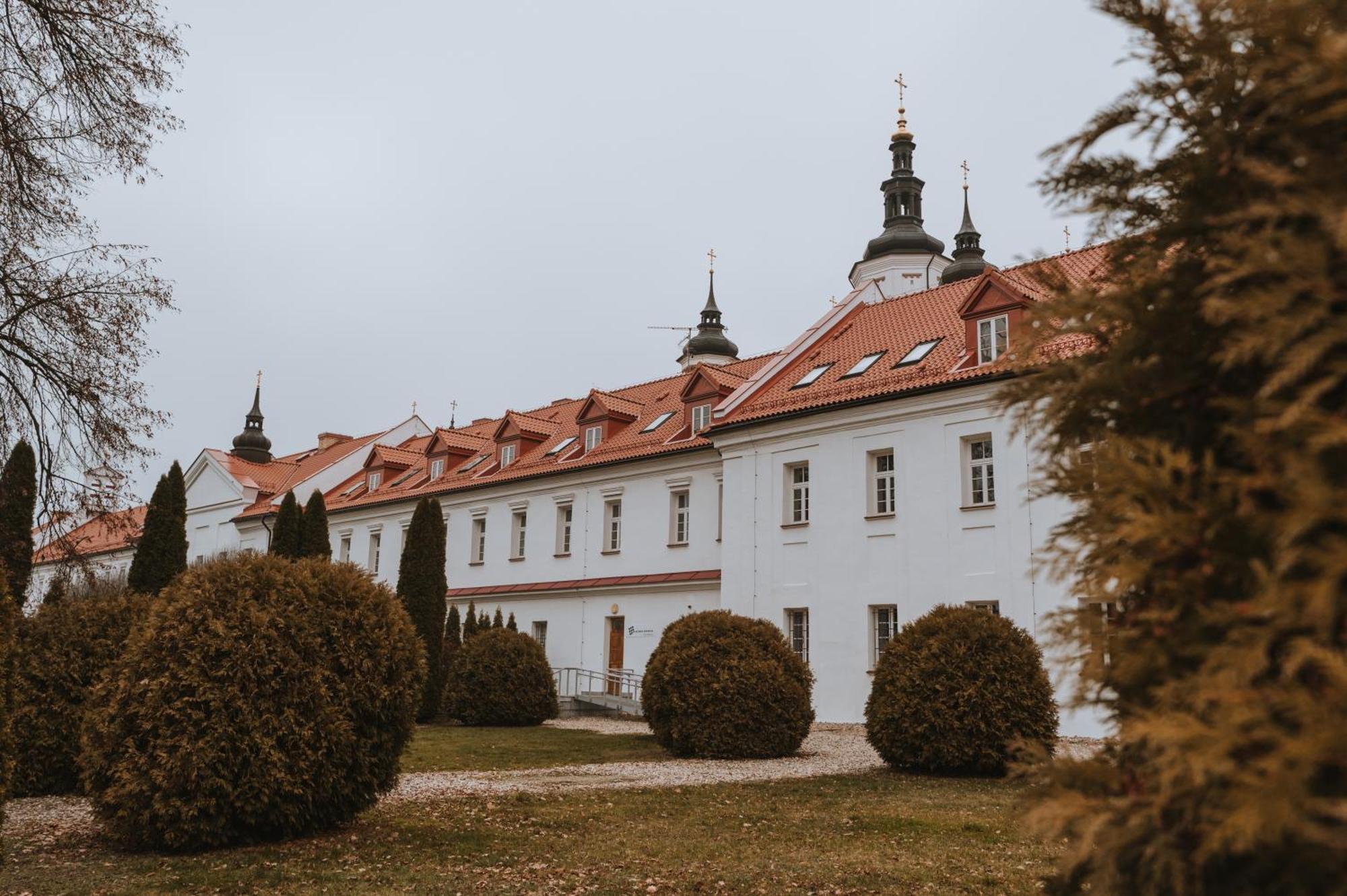 Pokoje Goscinne Domu Pielgrzyma W Supraslu Esterno foto