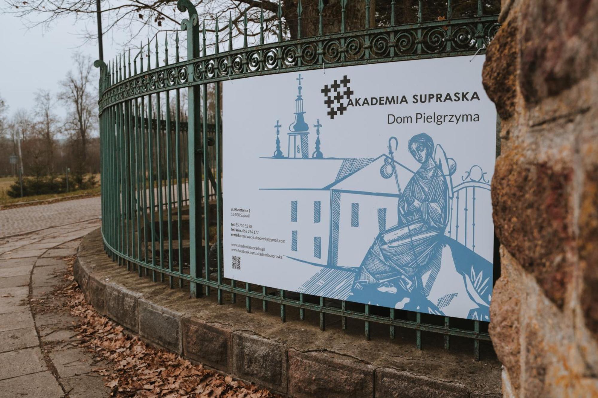 Pokoje Goscinne Domu Pielgrzyma W Supraslu Esterno foto