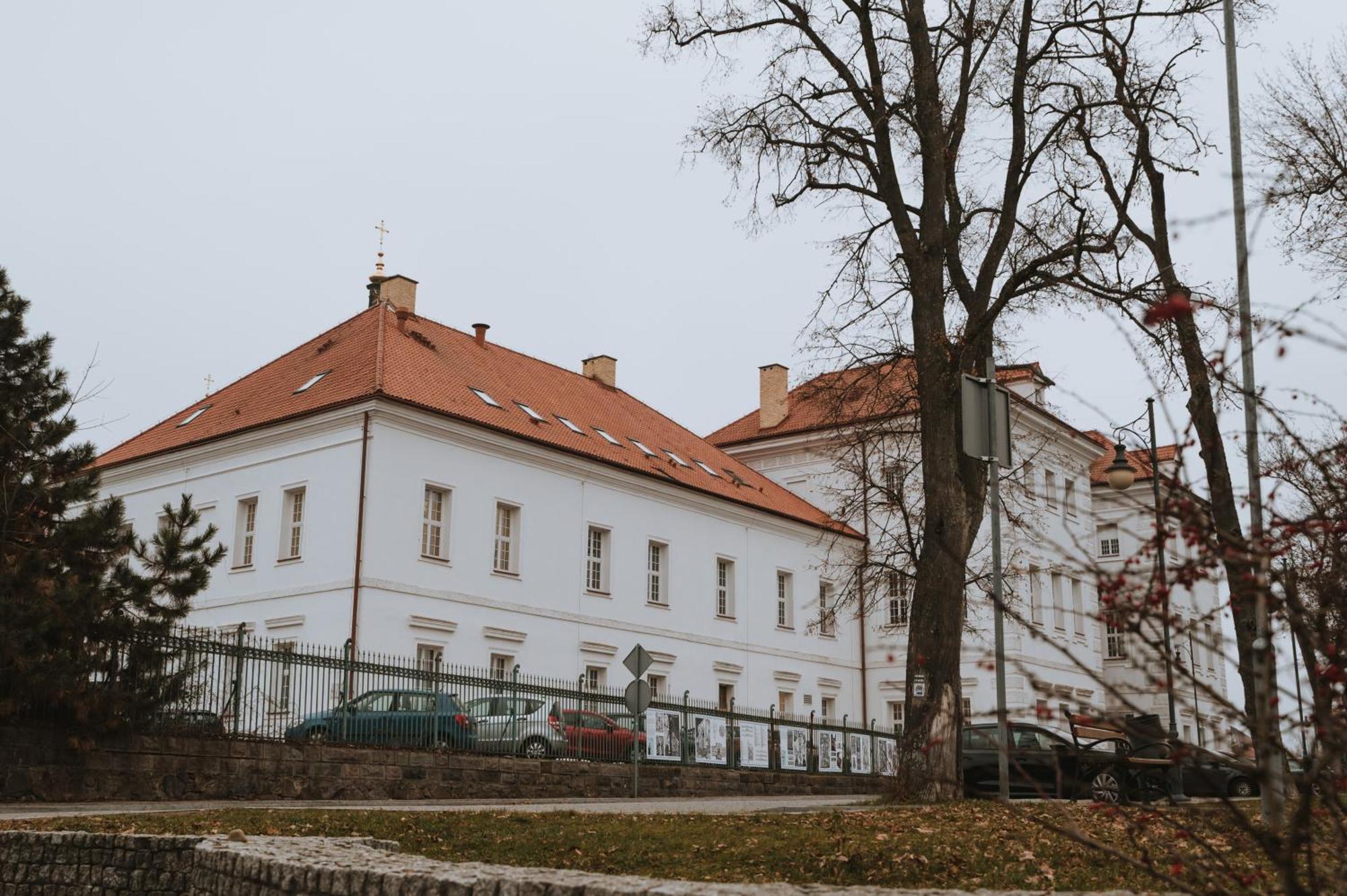 Pokoje Goscinne Domu Pielgrzyma W Supraslu Esterno foto